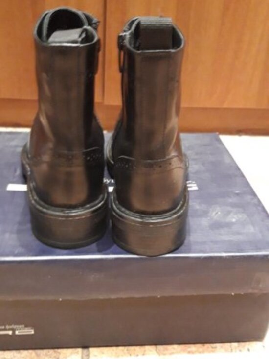 UGG CLASSIC BERGE SHORT WATERPROOF BLACK LEATHER SHEARLING  Berg Winter Boots Size 5 - Genuine Leather & Real Fur Lining